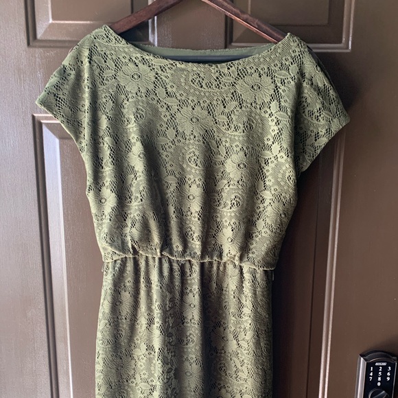 Dresses & Skirts - Lace dress